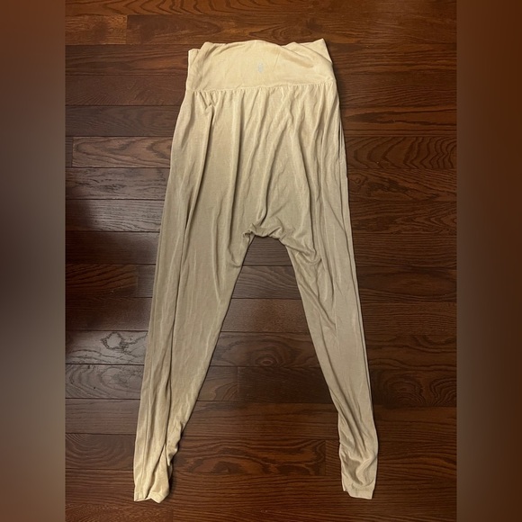 Brandy Melville Beige Fabric - Picture 5 of 12